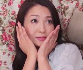おまんこ見せてください！素直に股開く四十路セレブ熟女！