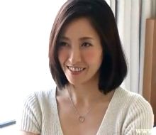 初撮り四十路～いい匂いがする清潔感あふれる専業主婦が極太巨根でひぃーひぃー