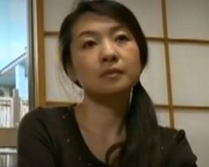 熟女の色香がプンプン漂う四十路嫁を虜にした義父のペニス ヘンリー塚本