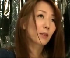 クリーニング屋の綺麗なパートおばさんに狙いを定めた鬼畜暴行魔