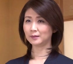甥っ子を魅了するムッチリと熟れた四十路叔母の艶めかしい巨尻