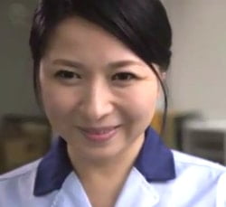 若手社員の性欲を刺激する48歳熟女清掃員のムッチリと熟れた巨尻