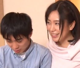 アホ企画がエロすぎる！コタツの中で四十路母と童貞息子が挑むスリルと緊張の中出し近親相姦