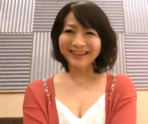 47歳とは思えない強烈な愛らしさにプロ男優が心を奪われた人妻 伴牧英