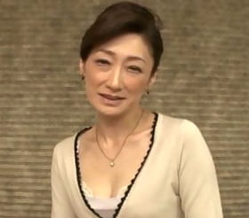 清楚な佇まいの中に熟れた女の色気も感じる五十路人妻 江口容子52歳