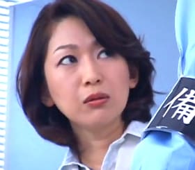万引き現場を押さえられた四十路主婦の屈辱的な失禁凌辱 今宮せつな