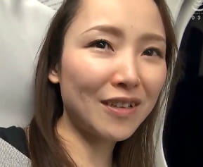 粘り気のある白濁した本気汁を垂れ流す四十路熟女の濃密温泉ハメ撮り