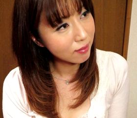 四十路叔母とアパートで過ごした大学生の刺激的な性体験 生稲さゆり