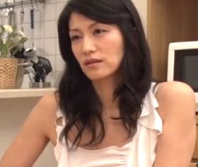 47歳独身美熟女の叔母さんが男を喰い漁るっていることを知った甥 古川祥子