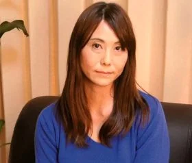 男を徹底的に責め尽くす四十路・五十路肉食熟女のえげつない発情