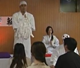 ペニスを神と崇めるカルト教団へ入信した美熟女 ヘンリー塚本