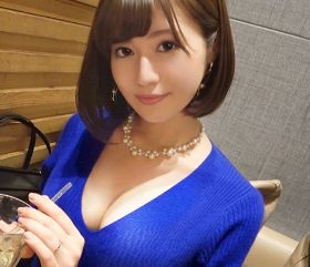 前戯だけで暴発射精！痴女プレイが強烈なショートボブの美形人妻と怒涛の中出し3連発