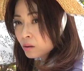 貞淑な五十路人妻を浮気に走らせたゾクゾクする真夏の出来事