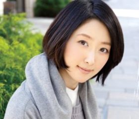 普通の主婦っぽさと清楚な雰囲気を併せ持つ美肌人妻のエロス