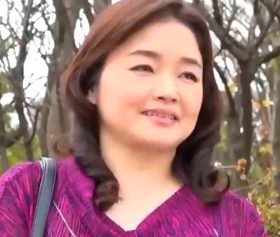 先天性淫乱性だという五十路人妻の潮吹き狂乱AV初撮り 天海優菜(50)