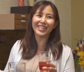 コタツの中で旦那の弟を発情させていく42歳の兄嫁