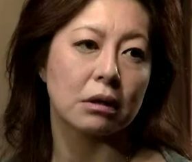 病的な性欲を持つ義理息子にヤラれて全身痙攣する後妻の母親