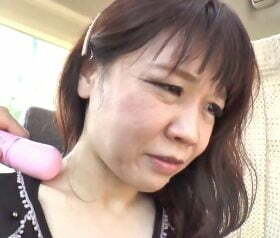 電動マッサージ器のモニターでエロい気分になってしまう52歳専業主婦
