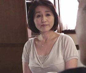 強引に押し倒してきた娘婿に抗いきれず挿入を許してしまった五十路義母