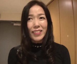 初撮りで不安そうな五十路熟女に即ズボ！アナル姦までされて潮吹き痙攣大狂乱 ユリコ(52)