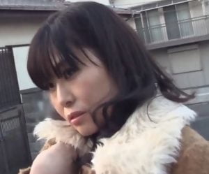 人のいい熟女を騙しナンパ！ピンク乳首がそそる色白四十路人妻に中出し射精