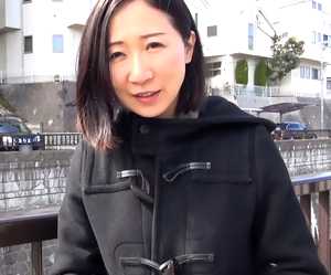 久しぶりの愛撫と挿入で潮吹きまくるバツイチ五十路おばさんの中出し性交