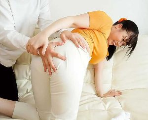 無意識に客を発情させてしまうピタパンを履いた引越し業者の巨尻熟女