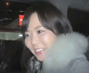 清楚系四十路人妻が初対面の男たちに敏感な体を蹂躙される羞恥乱交