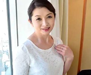 いやらしい色気が漂う還暦熟女が若いチンポに乱れる中出しハメ撮り 遠田恵未(63)