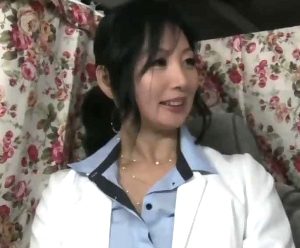 57歳とは思えない上品系の貧乳セレブ奥様が痙攣しながらガチイキしまくるハメ撮り