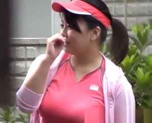 ジョギング熟女ナンパ！逃げる爆乳巨尻おばさんに筆おろしを懇願し続ける童貞男