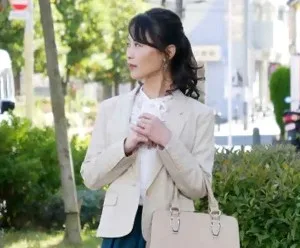 立ちんぼで性的欲望を解消する38歳貧乳美熟女